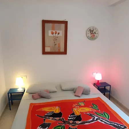 Relax In The Terrace! 4 Bedrooms - Huge Private Terrace - Swimming Pool - Walking Distance To The Beach! شقة