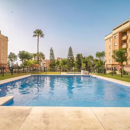 Relax In The Terrace! 4 Bedrooms - Huge Private Terrace - Swimming Pool - Walking Distance To The Beach! * Торремолінос