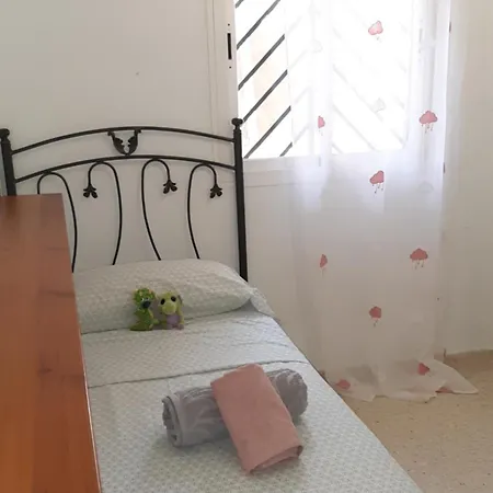 Relax In The Terrace! 4 Bedrooms - Huge Private Terrace - Swimming Pool - Walking Distance To The Beach! Апартаменти *